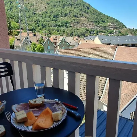 Le Grillon Apartment *